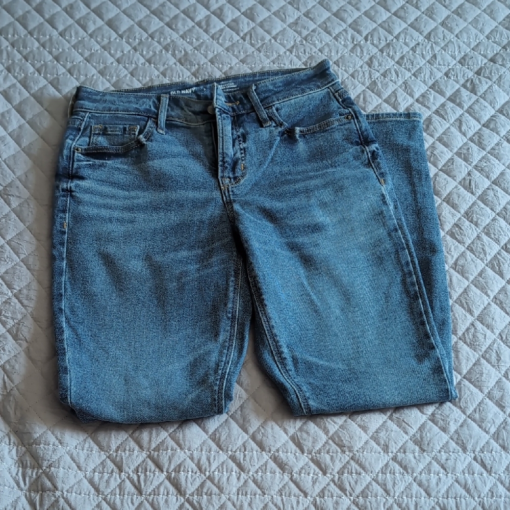 Old Navy Women's Straight Leg Denim Jeans in Medium Blue Wash